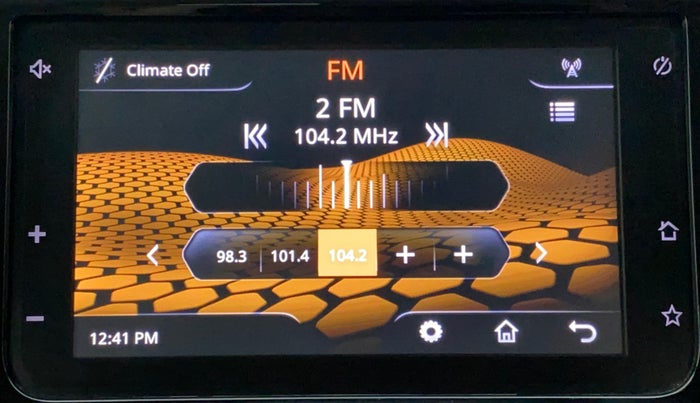 2018 Tata Tiago XZ PLUS DUAL TONE PETROL, Petrol, Manual, 25,862 km, Infotainment System