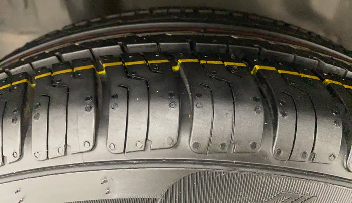 2017 Honda Brio 1.2 S MT I VTEC, Petrol, Manual, 41,799 km, Right Rear Tyre Tread