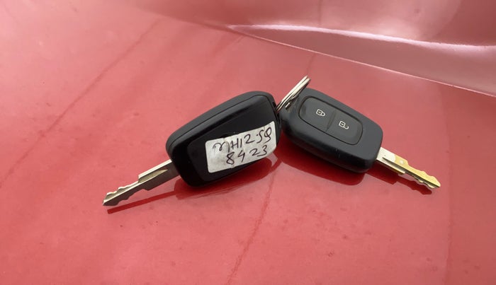 2020 Renault Kwid RXT 1.0 (O), Petrol, Manual, 35,935 km, Key Close Up