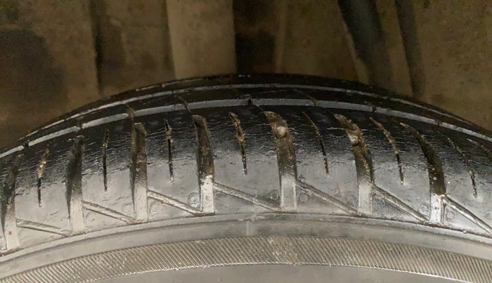 2020 Renault Kwid RXT 1.0 (O), Petrol, Manual, 35,935 km, Right Rear Tyre Tread