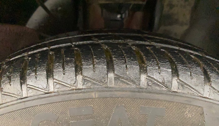 2020 Renault Kwid RXT 1.0 (O), Petrol, Manual, 35,935 km, Right Front Tyre Tread