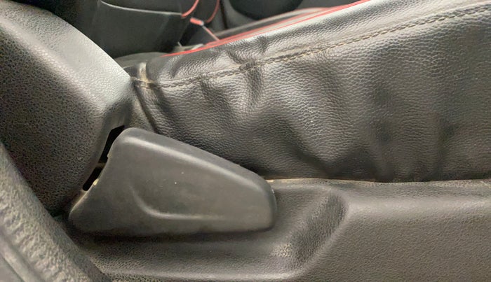 2020 Renault Kwid RXT 1.0 (O), Petrol, Manual, 35,935 km, Driver Side Adjustment Panel