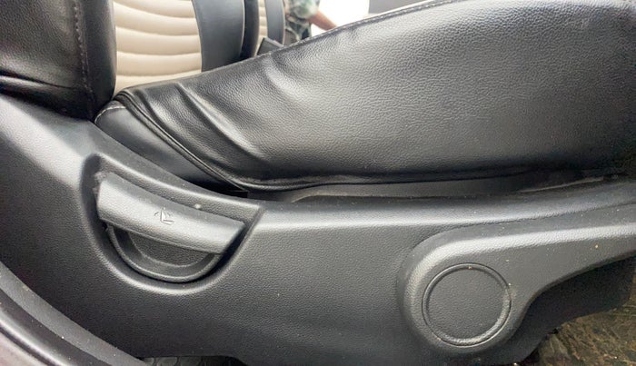 2018 Hyundai Grand i10 ASTA 1.2 KAPPA VTVT, Petrol, Manual, 88,099 km, Driver Side Adjustment Panel