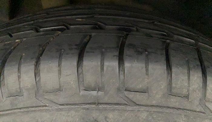 2017 Hyundai Creta SX PLUS AT 1.6 PETROL, Petrol, Automatic, 12,625 km, Right Rear Tyre Tread