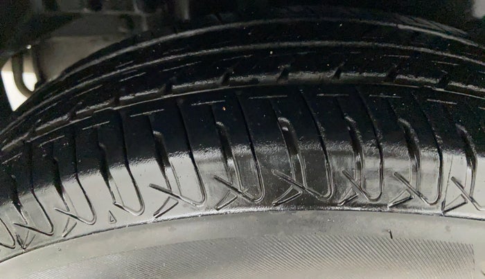 2013 Maruti Swift Dzire LDI, Diesel, Manual, 1,31,429 km, Right Rear Tyre Tread