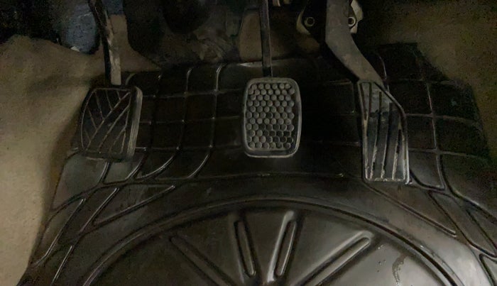 2013 Maruti Swift Dzire LDI, Diesel, Manual, 1,31,429 km, Pedals