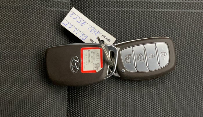 2021 Hyundai VENUE SX 1.0 (O) TURBO IMT, Petrol, Manual, 75,138 km, Key Close Up