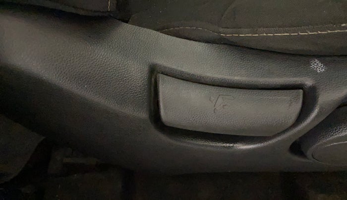 2016 Hyundai Creta SX PLUS 1.6 PETROL, Petrol, Manual, 71,741 km, Driver Side Adjustment Panel