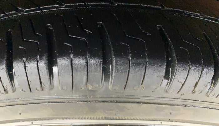 2016 Maruti Celerio VXI AMT, Petrol, Automatic, 1,11,602 km, Right Rear Tyre Tread