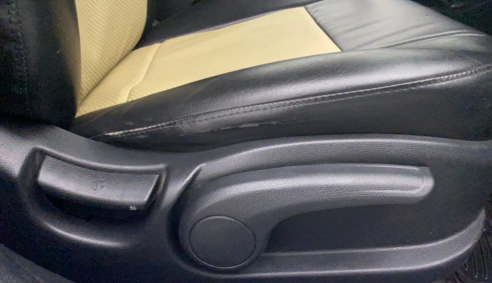 2019 Hyundai Elite i20 SPORTZ PLUS 1.2, Petrol, Manual, 27,416 km, Driver Side Adjustment Panel