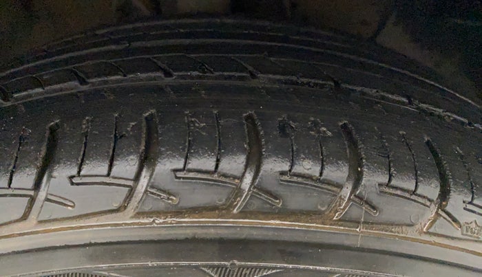 2019 Hyundai Elite i20 SPORTZ PLUS 1.2, Petrol, Manual, 27,416 km, Right Front Tyre Tread