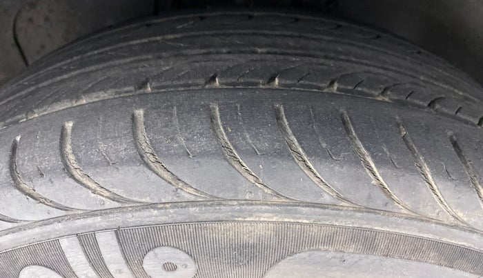 2013 Ford Figo 1.2 TITANIUM DURATEC, Petrol, Manual, 23,212 km, Left Front Tyre Tread