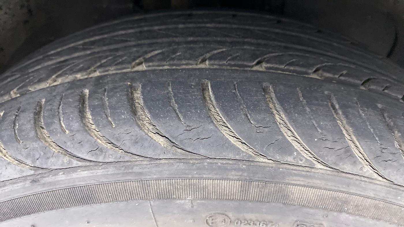 2013 Ford Figo 1.2 TITANIUM DURATEC, Petrol, Manual, 23,212 km, Right Front Tyre Tread