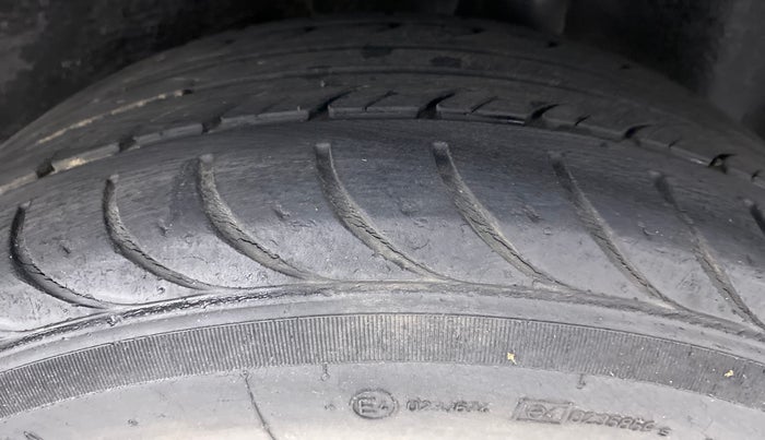 2013 Ford Figo 1.2 TITANIUM DURATEC, Petrol, Manual, 23,212 km, Left Rear Tyre Tread