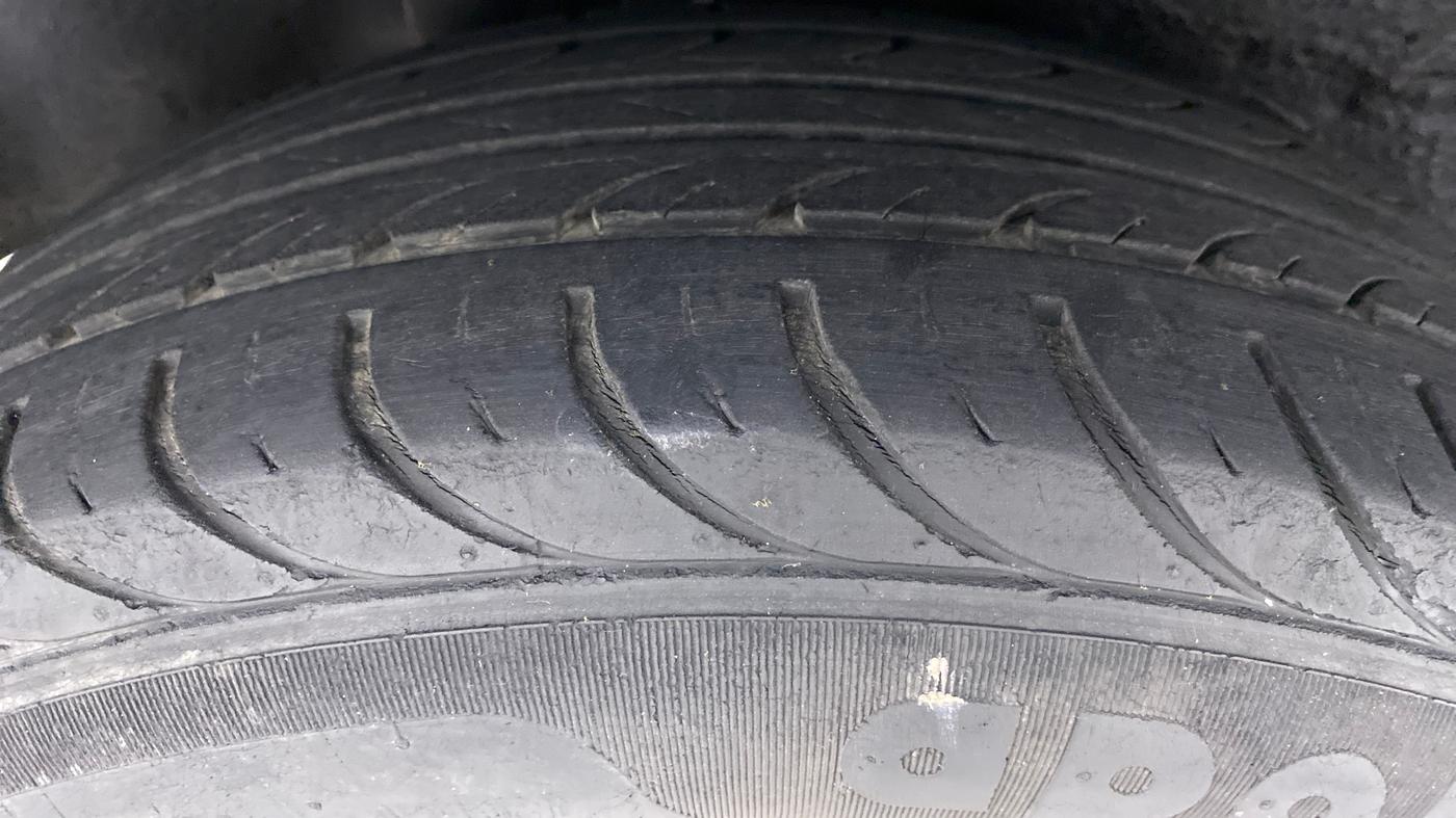 2013 Ford Figo 1.2 TITANIUM DURATEC, Petrol, Manual, 23,212 km, Right Rear Tyre Tread