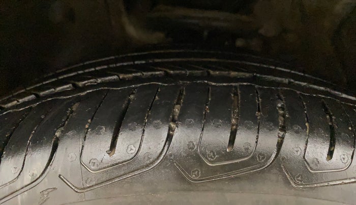 2022 MG ASTOR SHARP 1.5 MT, Petrol, Manual, 30,004 km, Left Front Tyre Tread