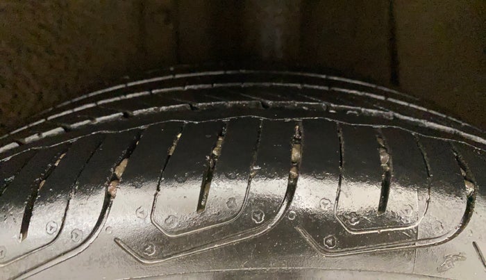 2022 MG ASTOR SHARP 1.5 MT, Petrol, Manual, 30,004 km, Left Rear Tyre Tread