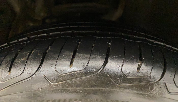 2022 MG ASTOR SHARP 1.5 MT, Petrol, Manual, 30,004 km, Right Front Tyre Tread