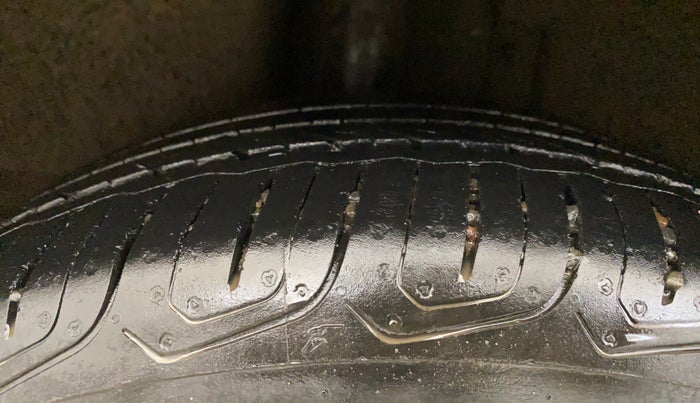 2022 MG ASTOR SHARP 1.5 MT, Petrol, Manual, 30,004 km, Right Rear Tyre Tread