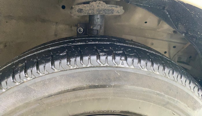 2013 Maruti Swift VDI, Diesel, Manual, 73,633 km, Right Front Tyre Tread