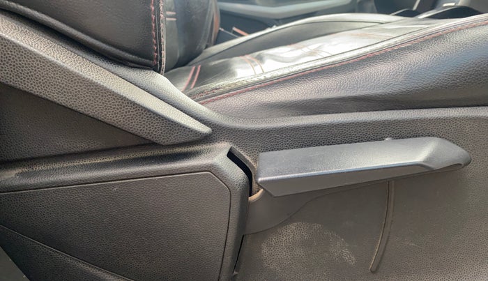 2014 Ford Ecosport TITANIUM 1.5L DIESEL, Diesel, Manual, 1,18,840 km, Driver Side Adjustment Panel