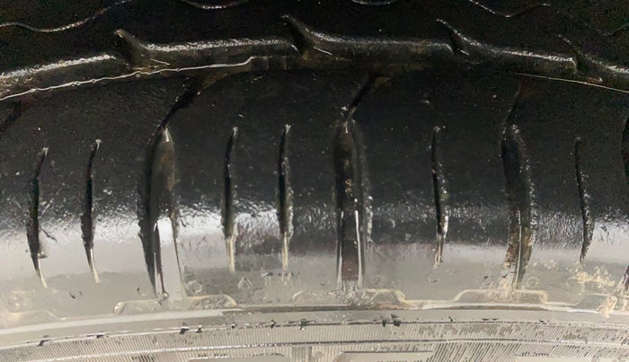 2014 Ford Ecosport TITANIUM 1.5L DIESEL, Diesel, Manual, 1,18,840 km, Right Front Tyre Tread