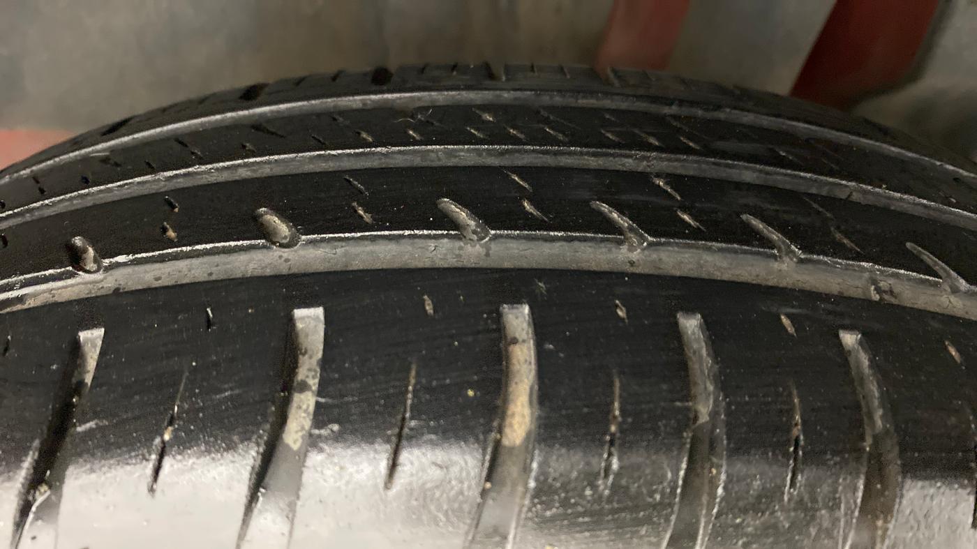 2018 Maruti Swift VXI AMT D, Petrol, Automatic, 35,921 km, Left Rear Tyre Tread