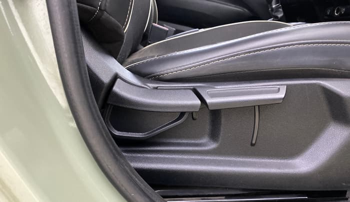 2024 Hyundai EXTER SX(O) CONNECT 1.2 AMT, Petrol, Automatic, 12,511 km, Driver Side Adjustment Panel