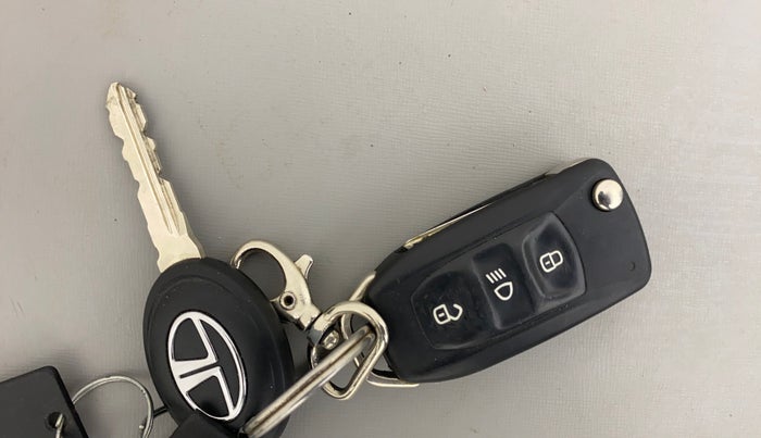 2017 Tata TIGOR XT PETROL, Petrol, Manual, 74,944 km, Key Close Up