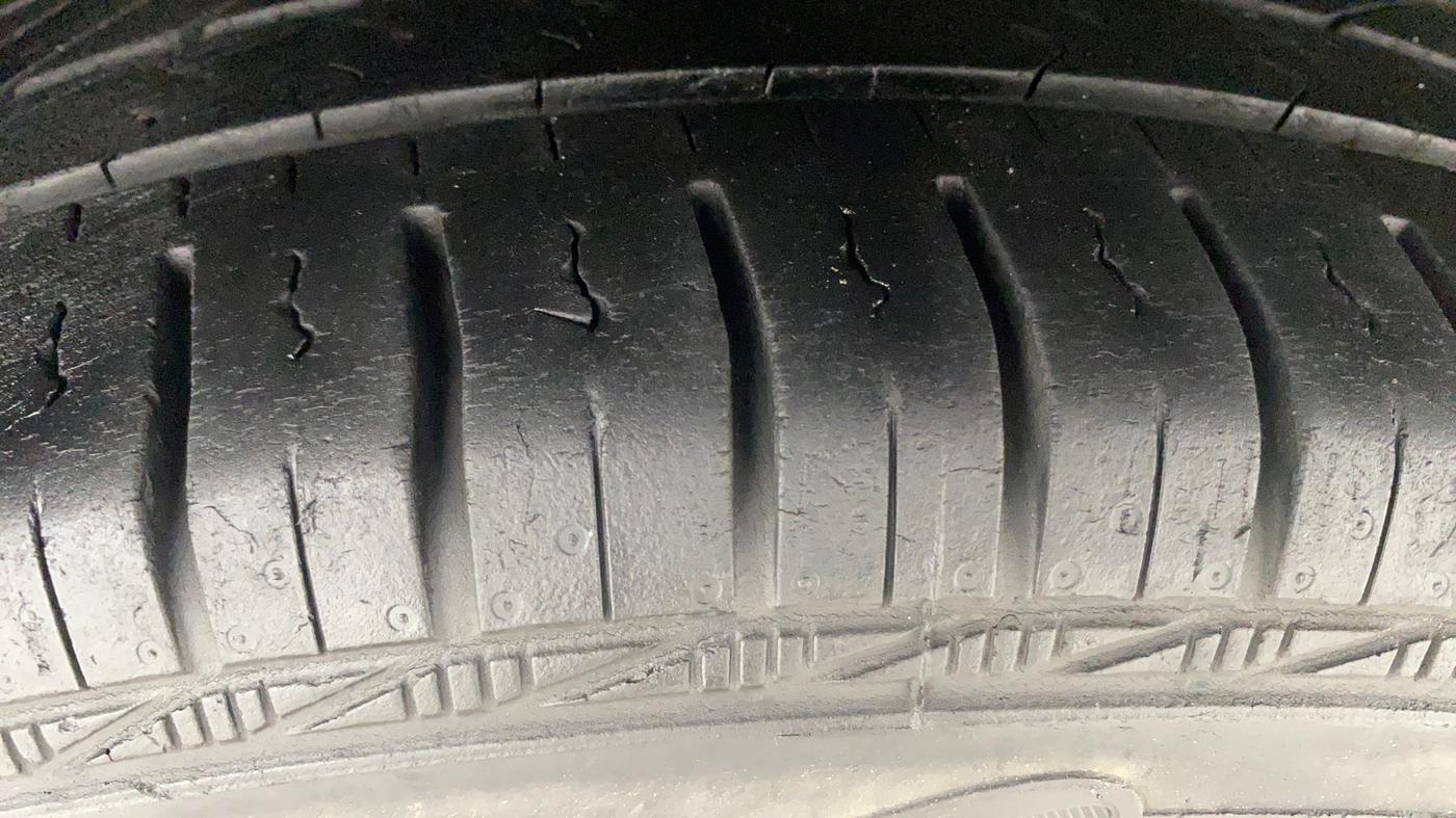2020 Volkswagen Polo TRENDLINE 1.0L, Petrol, Manual, 34,663 km, Right Rear Tyre Tread