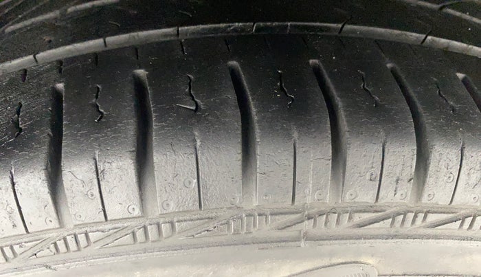 2020 Volkswagen Polo TRENDLINE 1.0L, Petrol, Manual, 34,663 km, Right Rear Tyre Tread