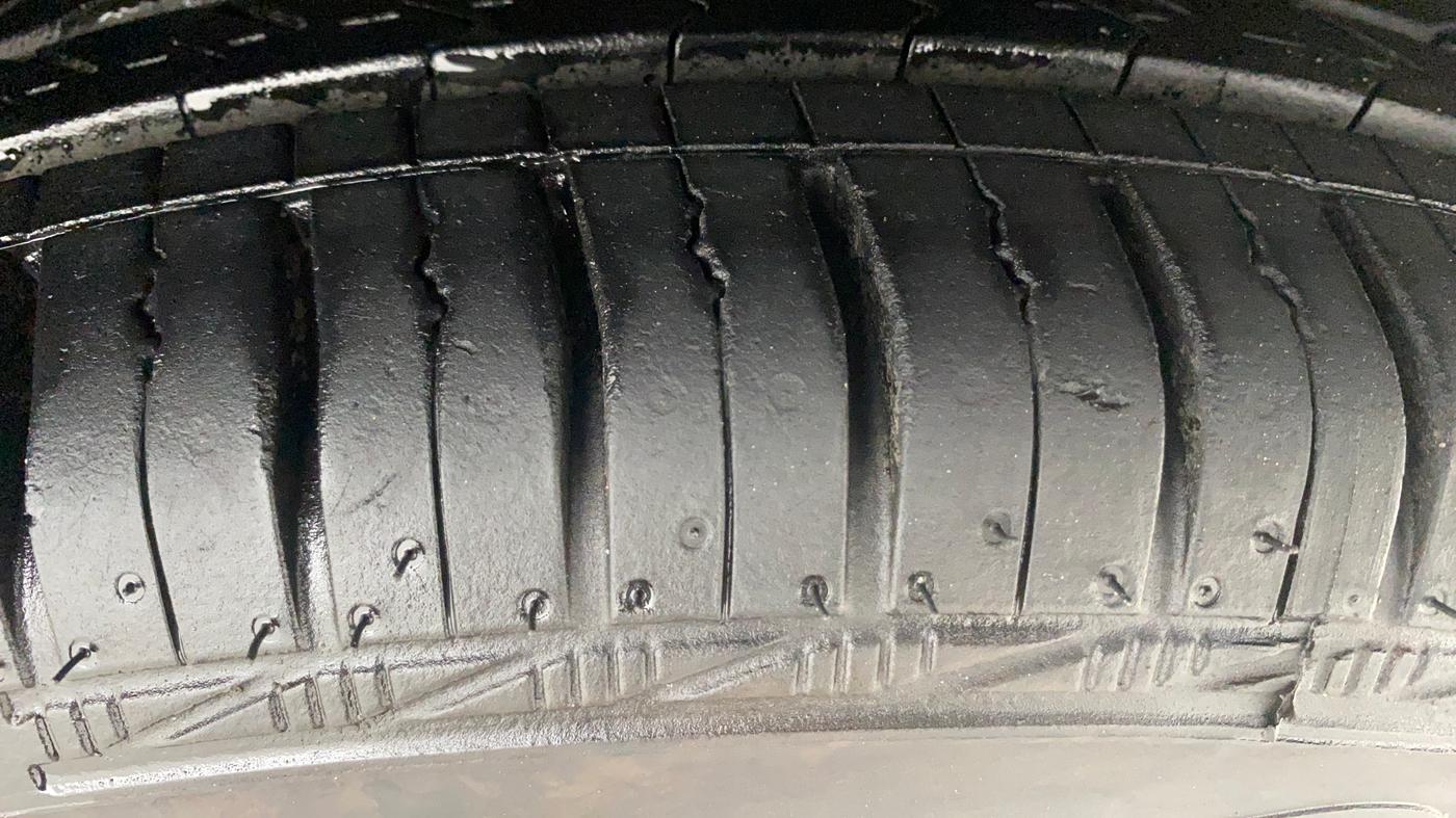 2020 Volkswagen Polo TRENDLINE 1.0L, Petrol, Manual, 34,663 km, Right Front Tyre Tread