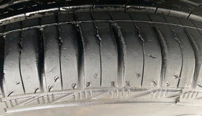 2020 Volkswagen Polo TRENDLINE 1.0L, Petrol, Manual, 34,663 km, Right Front Tyre Tread