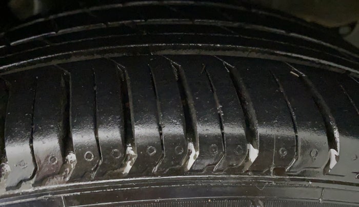 2016 Honda Jazz 1.2 V AT, Petrol, Automatic, 26,892 km, Left Rear Tyre Tread