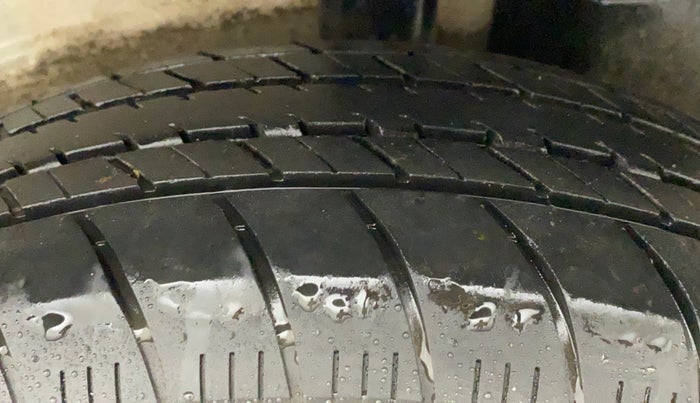 2011 Toyota Etios G, Petrol, Manual, 66,378 km, Left Rear Tyre Tread