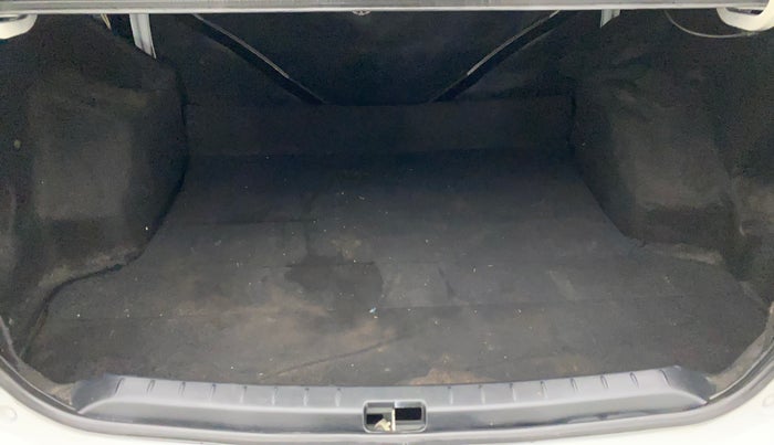 2011 Toyota Etios G, Petrol, Manual, 66,378 km, Boot Inside