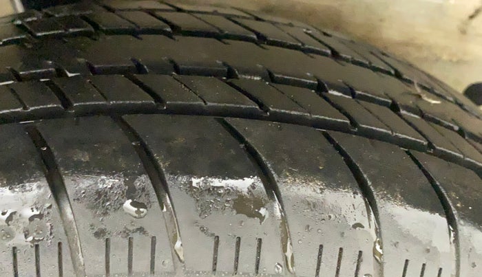 2011 Toyota Etios G, Petrol, Manual, 66,378 km, Right Rear Tyre Tread