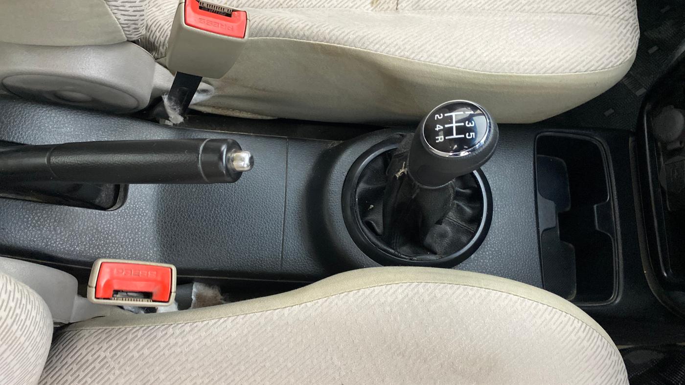 2013 Maruti SX4 VDI, Diesel, Manual, 1,16,796 km, Gear Lever