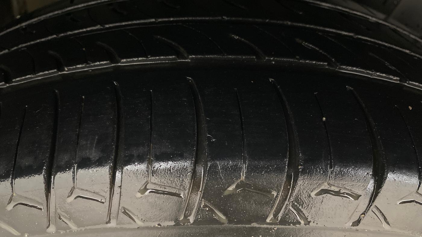 2013 Maruti SX4 VDI, Diesel, Manual, 1,16,796 km, Right Rear Tyre Tread
