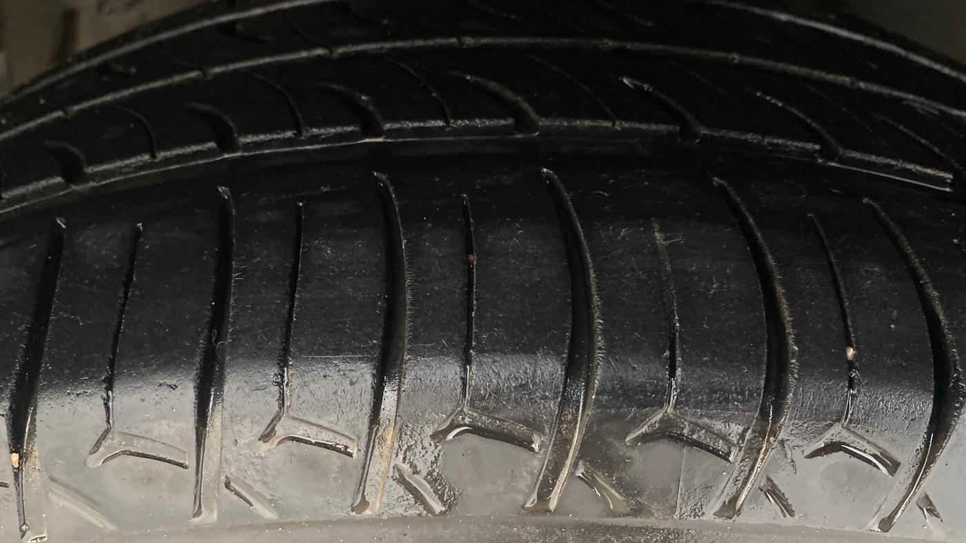 2013 Maruti SX4 VDI, Diesel, Manual, 1,16,796 km, Left Front Tyre Tread