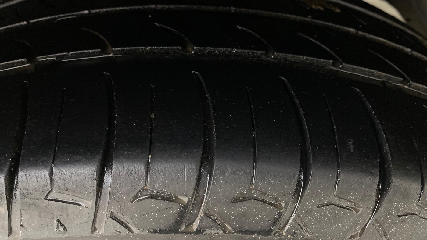 2013 Maruti SX4 VDI, Diesel, Manual, 1,16,796 km, Left Rear Tyre Tread