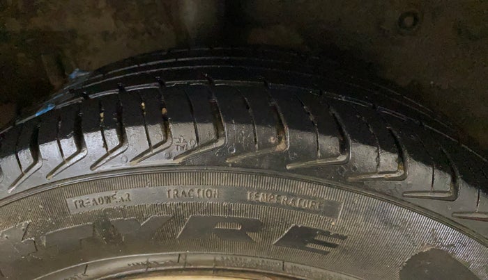 2014 Maruti Celerio LXI, CNG, Manual, 76,702 km, Right Rear Tyre Tread