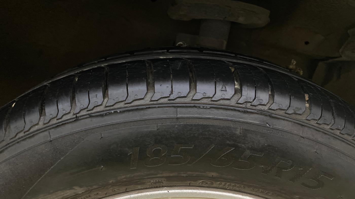 2016 Maruti Swift ZXI, Petrol, Manual, 43,897 km, Right Front Tyre Tread