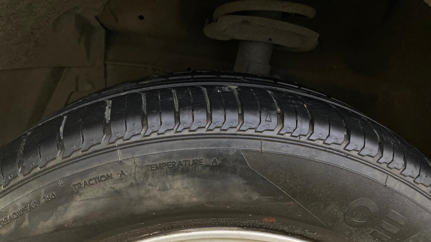 2016 Maruti Swift ZXI, Petrol, Manual, 43,897 km, Left Front Tyre Tread