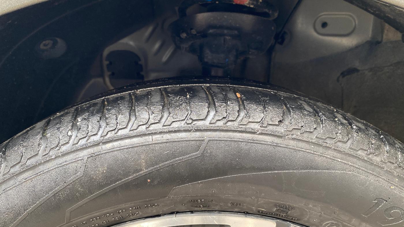 2023 Hyundai NEW I20 ASTA (O) 1.2 MT, Petrol, Manual, 28,357 km, Left Front Tyre Tread