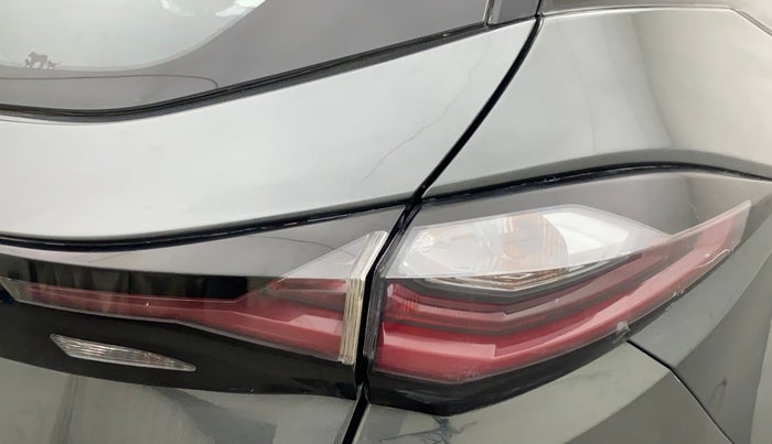 2021 Tata Harrier XZA PLUS 2.0L KAZIRANGA, Diesel, Automatic, 22,286 km, Right tail light - Minor damage