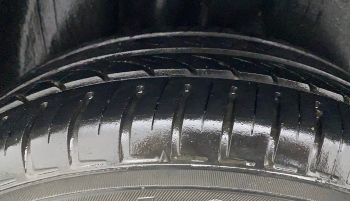 2012 Skoda Rapid AMBITION 1.6 TDI CR MT, Diesel, Manual, 1,02,250 km, Right Rear Tyre Tread