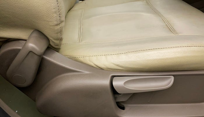 2012 Skoda Rapid AMBITION 1.6 TDI CR MT, Diesel, Manual, 1,02,250 km, Driver Side Adjustment Panel