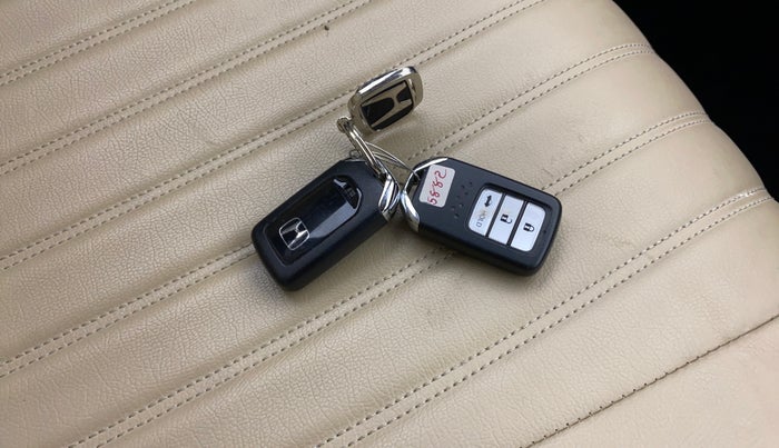 2021 Honda City 1.5L I-VTEC V MT 5TH GEN, Petrol, Manual, 71,202 km, Key Close Up