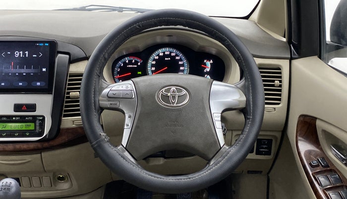 2014 Toyota Innova 2.5 VX 8 STR BS IV, Diesel, Manual, 1,88,079 km, Steering Wheel Close Up
